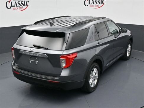 Used 2022 Ford Explorer XLT image 23