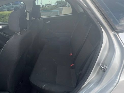 Used 2018 Ford Focus SE FWD image 6