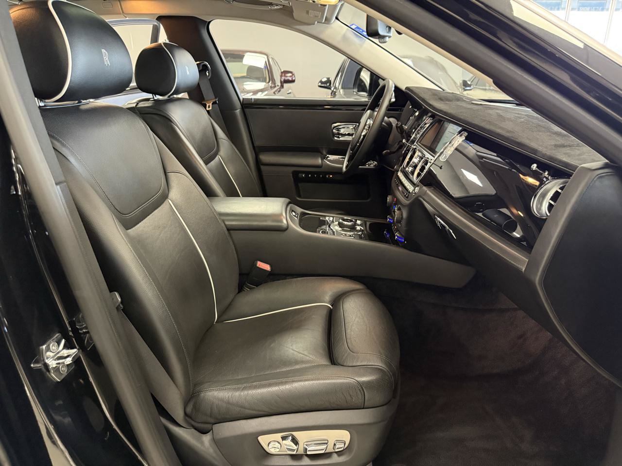 Used 2016 Rolls-Royce Ghost RWD image 26