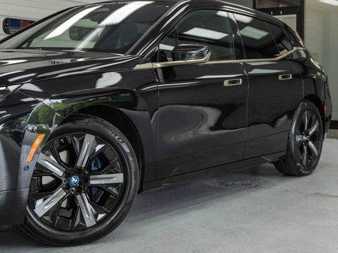 Used 2023 BMW iX xDrive50 w/ Premium Package AWD/4WD image 11