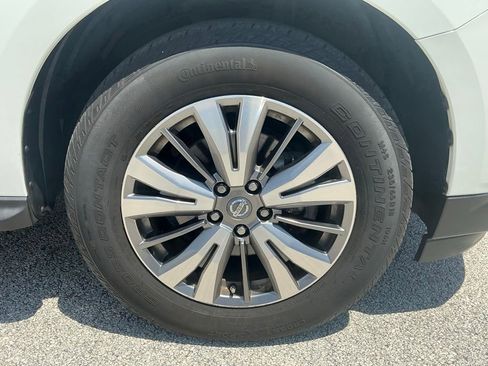 Used 2018 Nissan Pathfinder SV FWD image 11