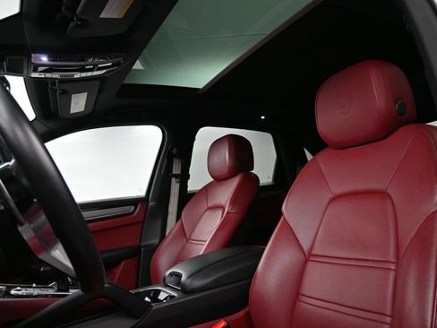 Certified 2023 Porsche Cayenne Platinum Edition AWD/4WD image 5