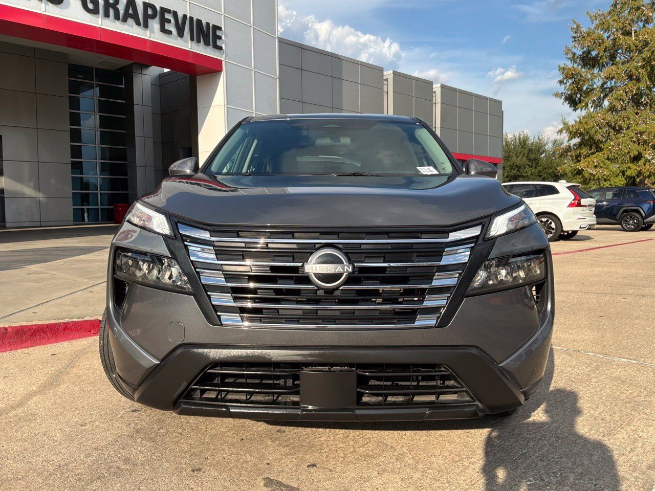 Used 2025 Nissan Rogue SV FWD image 3