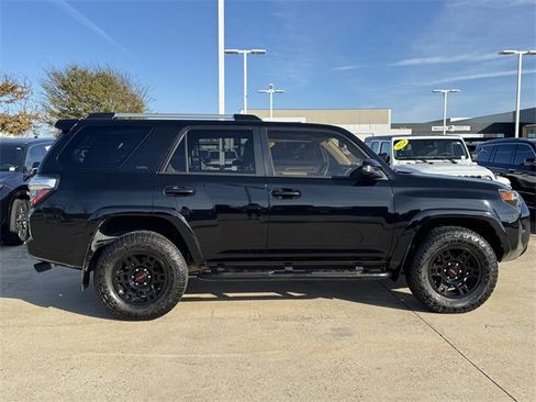 Used 2020 Toyota 4Runner SR5 Premium image 3