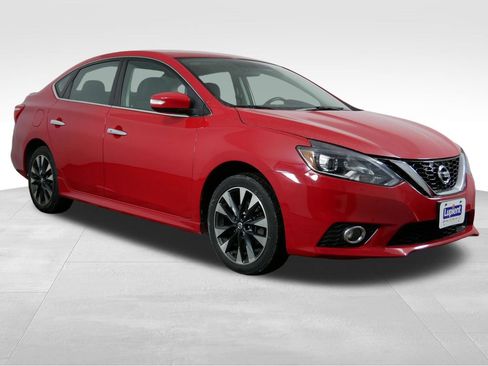 Used 2019 Nissan Sentra SR image 2