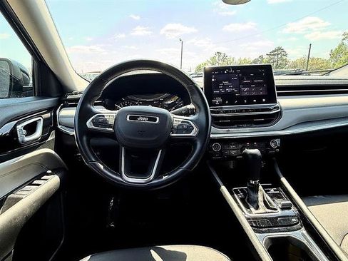 Used 2022 Jeep Compass Limited image 31