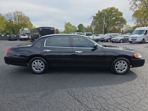 Used 1999 Lincoln Town Car Signature image 18
