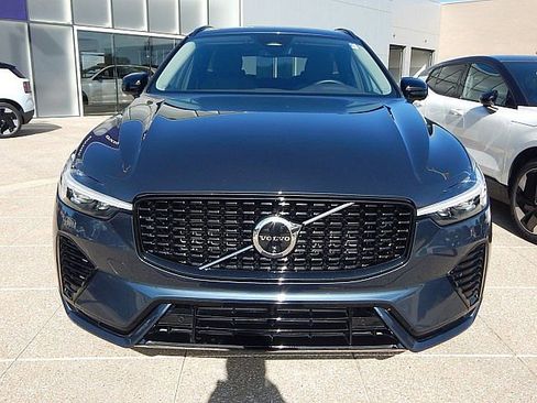 Certified 2025 Volvo XC60 T8 Plus w/ Protection Package Premier image 12