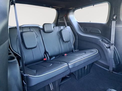 New 2026 Chrysler Pacifica Limited w/ Uconnect Theater Family Group image 16