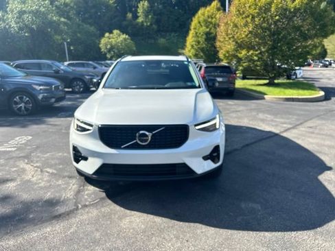 Used 2026 Volvo XC40 B5 Plus w/ Protection Package Premier AWD/4WD image 3