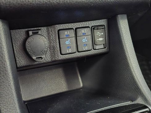 Used 2017 Toyota Corolla XLE w/ Carpet Mat Package (TMS) image 33