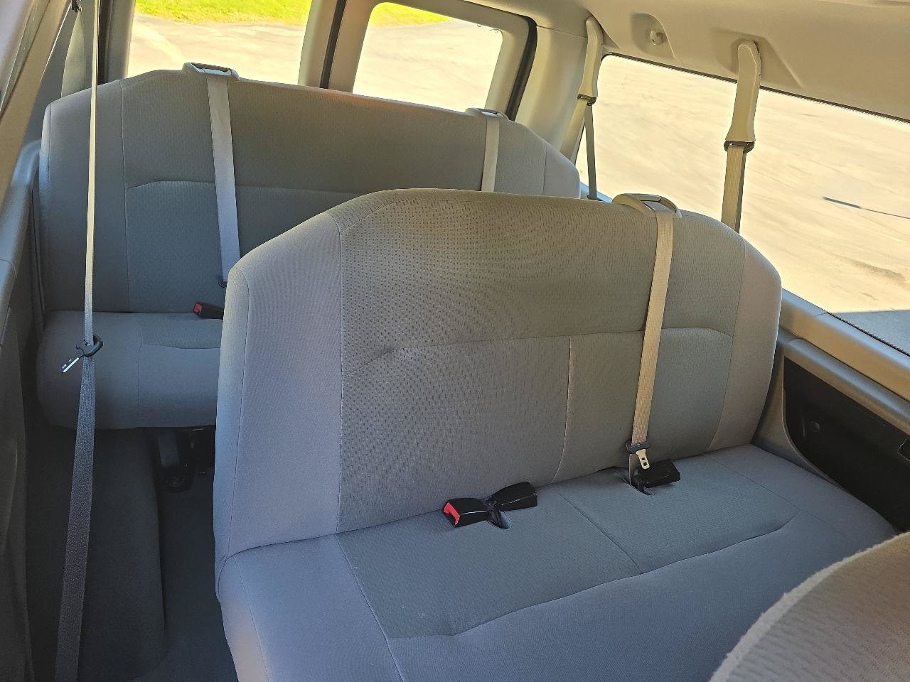 Used 2010 Ford E-350 and Econoline 350 XL RWD image 9
