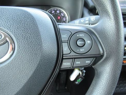 Used 2019 Toyota RAV4 LE FWD image 24
