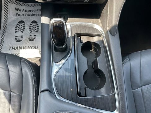 Used 2018 Buick Enclave Essence FWD image 20