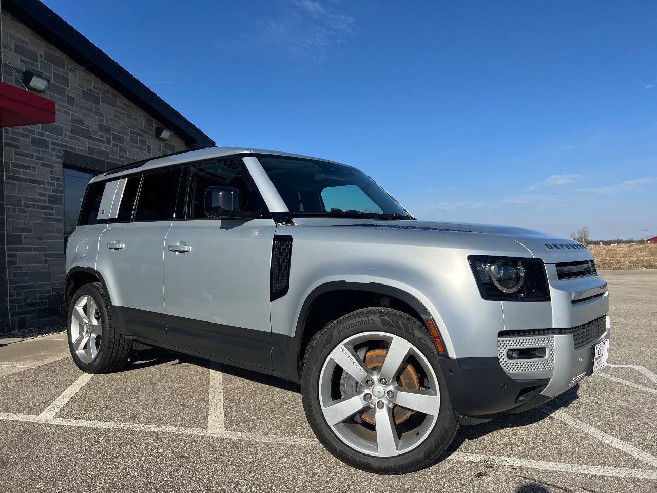 Used 2023 Land Rover Defender 110 SE AWD/4WD image 3
