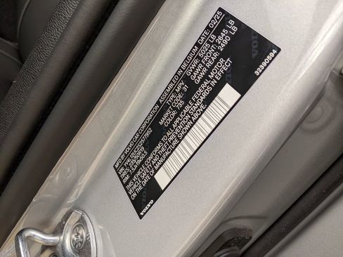 Certified 2025 Volvo XC40 B5 Plus image 30