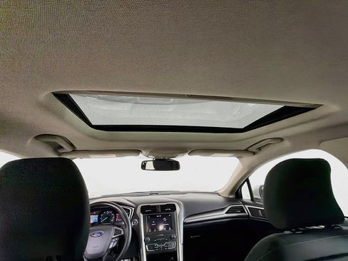 Used 2019 Ford Fusion SE AWD/4WD image 15