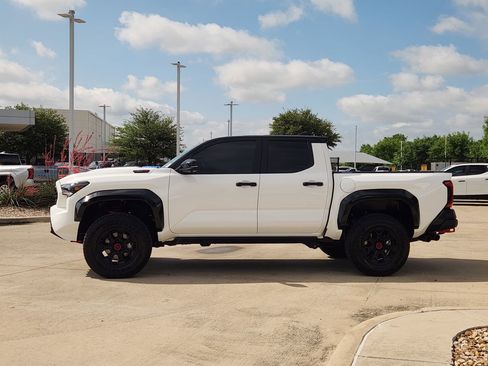 Used 2026 Toyota Tacoma TRD Pro AWD/4WD image 4