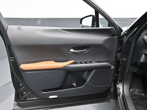 Used 2021 Lexus UX 200 w/ Accessory Package (Z2) FWD image 18
