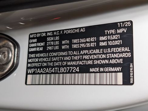Certified 2026 Porsche Macan AWD/4WD image 28