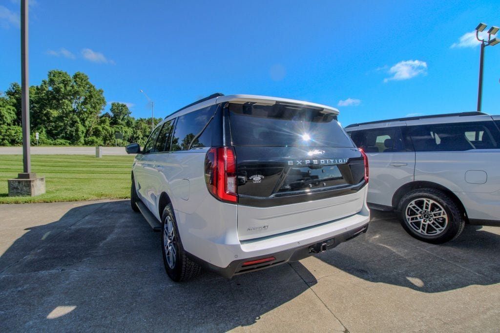 Used 2025 Ford Expedition Active AWD/4WD image 4