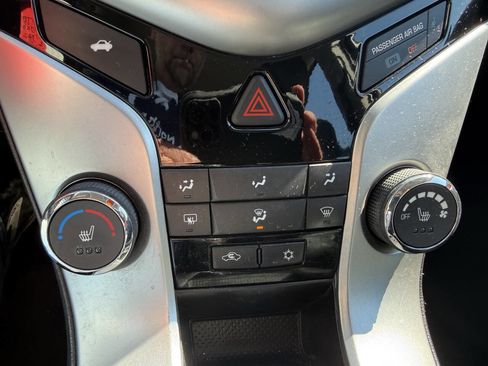 Used 2016 Chevrolet Cruze LT image 18