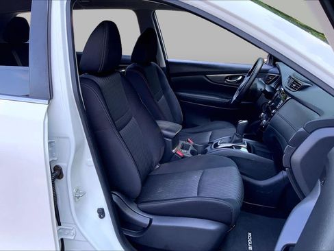 Used 2018 Nissan Rogue SV w/ Sun & Sound Touring Package AWD/4WD image 8