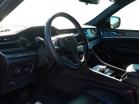 Used 2024 Jeep Grand Cherokee Overland w/ Advanced Protech Group III image 20