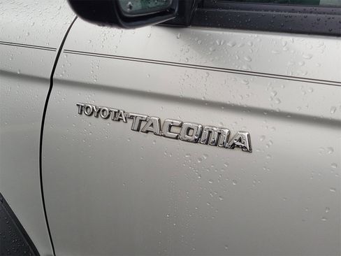 Used 2004 Toyota Tacoma PreRunner image 8