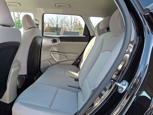 Used 2025 Kia Soul LX w/ LX Technology Package image 10