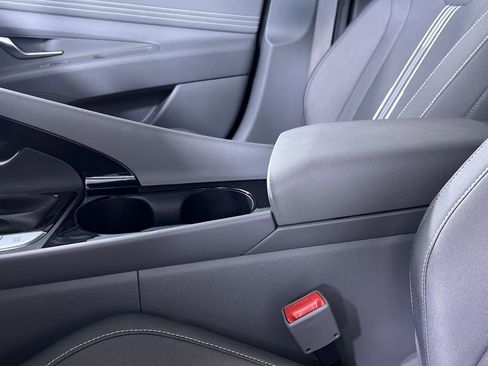 Used 2025 Hyundai Elantra SEL image 23