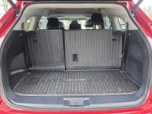 Used 2020 Toyota Highlander XLE image 33