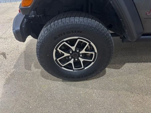 Used 2024 Jeep Wrangler Unlimited Rubicon w/ Convenience Group image 11