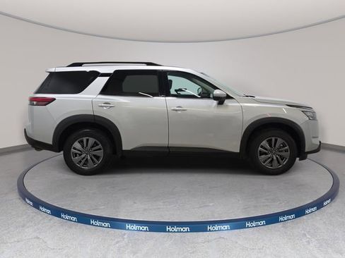 Used 2025 Nissan Pathfinder SV AWD/4WD image 5