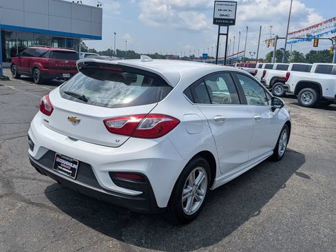 Used 2017 Chevrolet Cruze LT w/ Sun And Sound Package FWD image 8