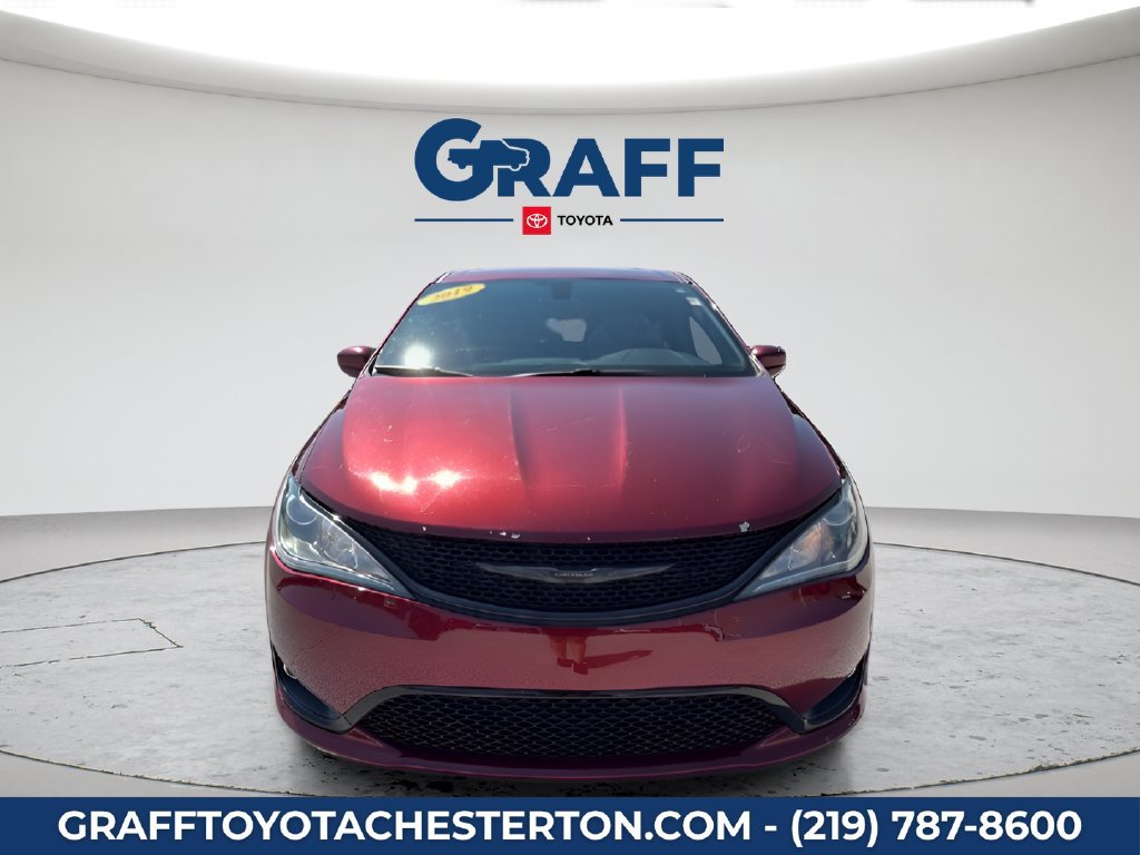Used 2019 Chrysler Pacifica Touring Plus w/ S Appearance Package FWD image 2