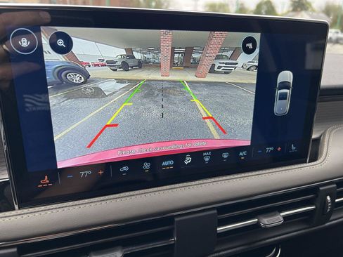 Used 2025 Lincoln Corsair AWD image 30