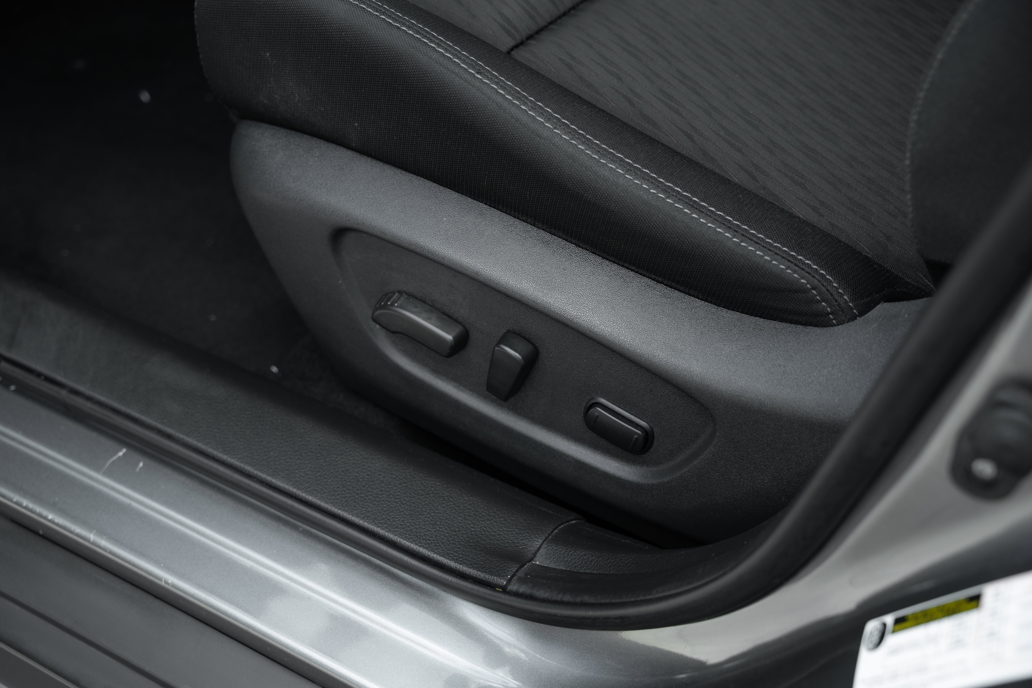 Used 2019 Nissan Rogue SV AWD/4WD image 16