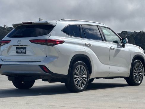 Used 2021 Toyota Highlander Platinum AWD/4WD image 8