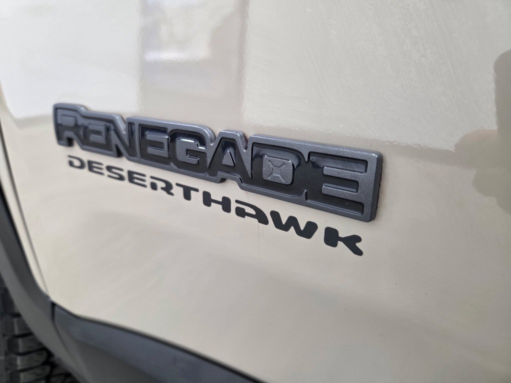 Used 2017 Jeep Renegade Trailhawk AWD/4WD image 15