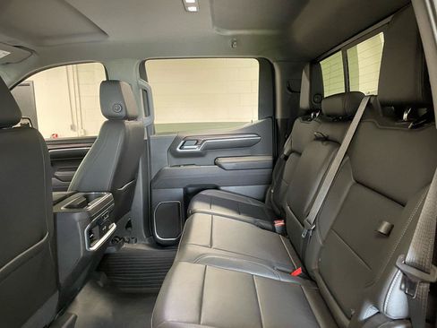 Used 2022 GMC Sierra 1500 SLT w/ SLT Premium Plus Package AWD/4WD image 18