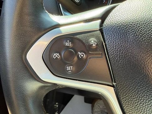 Used 2023 Chevrolet Traverse LT FWD image 19