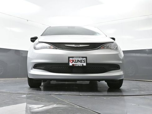 New 2026 Chrysler Voyager LX image 40