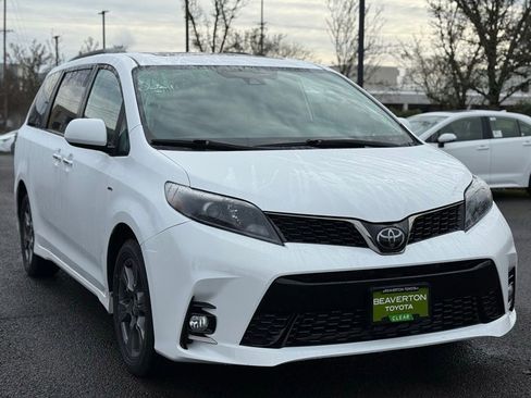 Used 2020 Toyota Sienna SE image 7