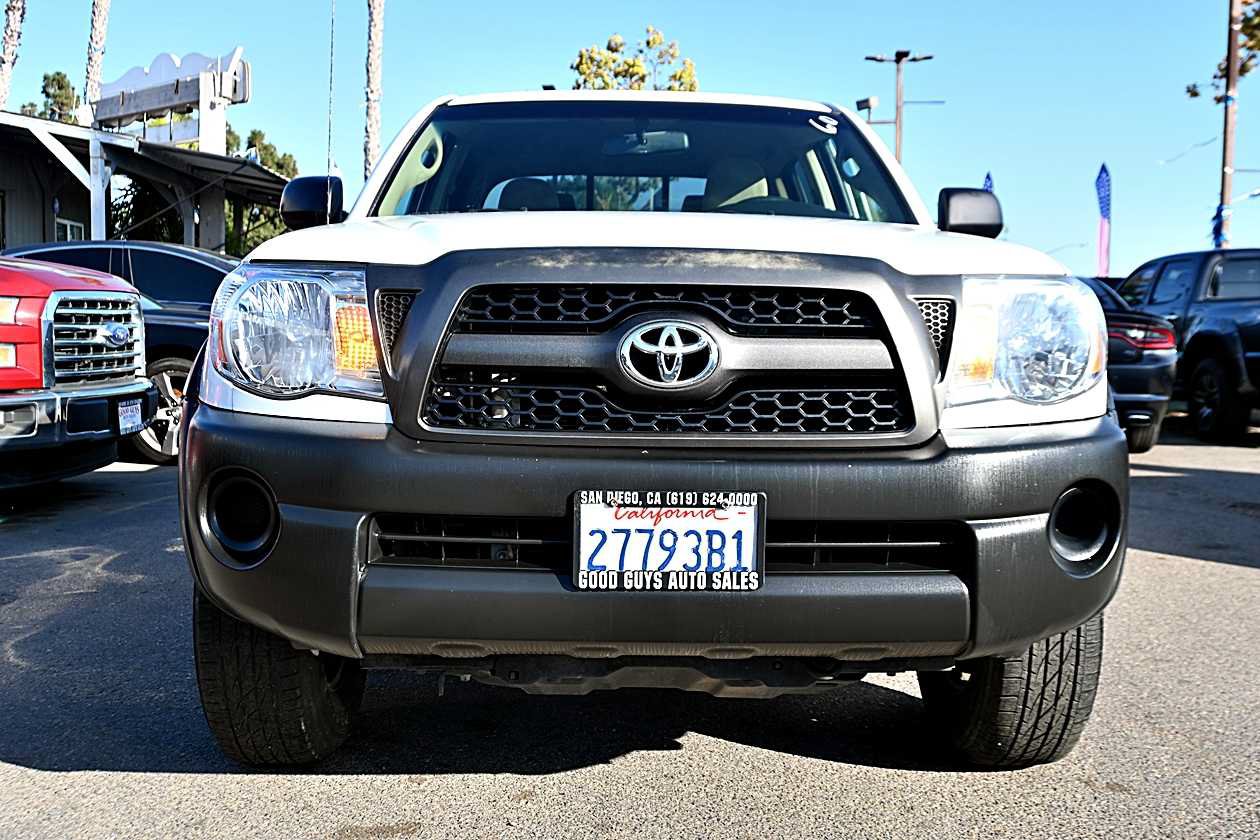 Used 2011 Toyota Tacoma PreRunner w/ Towing Pkg RWD image 2