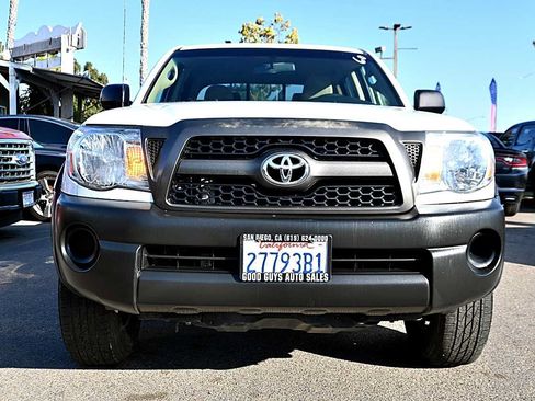 Used 2011 Toyota Tacoma PreRunner w/ Towing Pkg RWD image 2