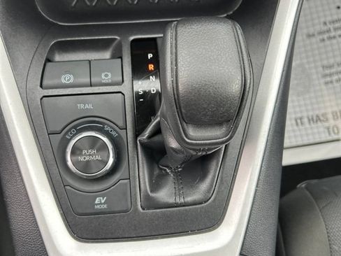 Used 2025 Toyota RAV4 XLE AWD/4WD image 31