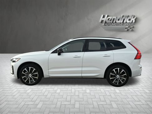 Used 2025 Volvo XC60 B5 Plus image 10
