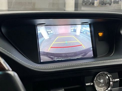 Used 2018 Lexus ES 350 w/ Luxury Package w/Wood Trim image 26