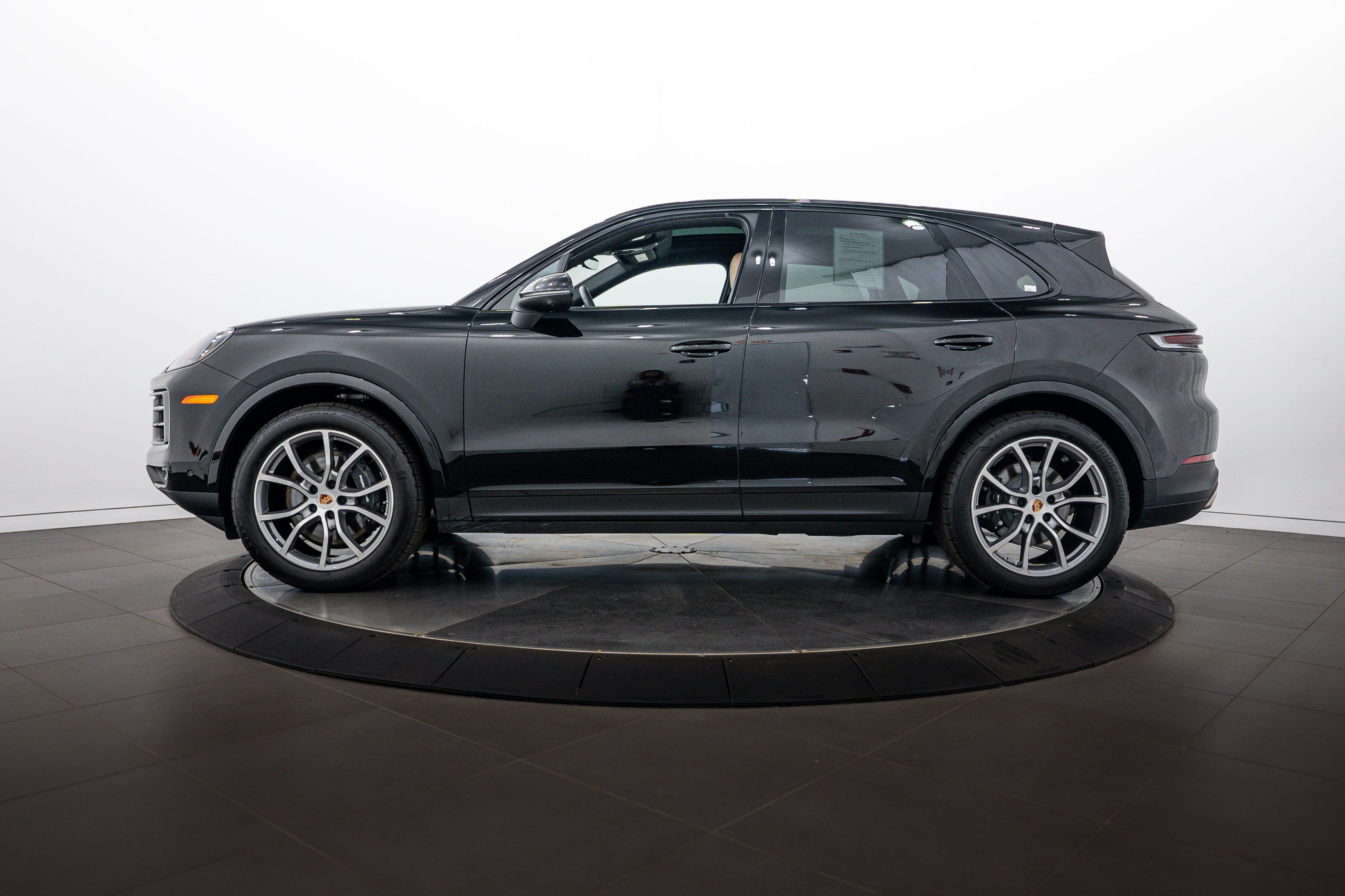 Certified 2026 Porsche Cayenne AWD/4WD image 2